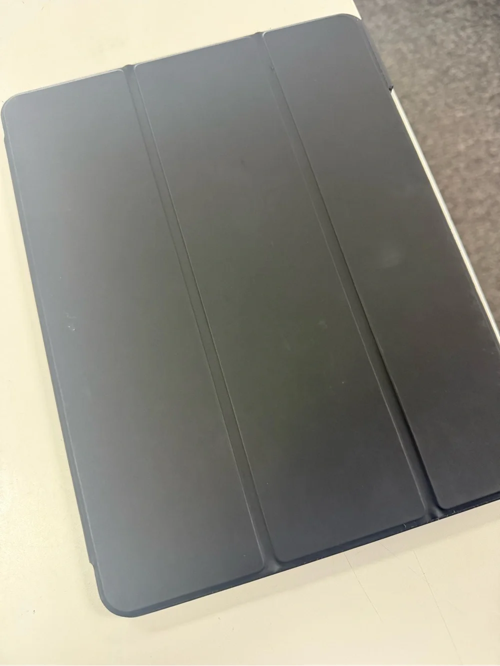 Apple Black Tablet with Dark Gray Display Bezel